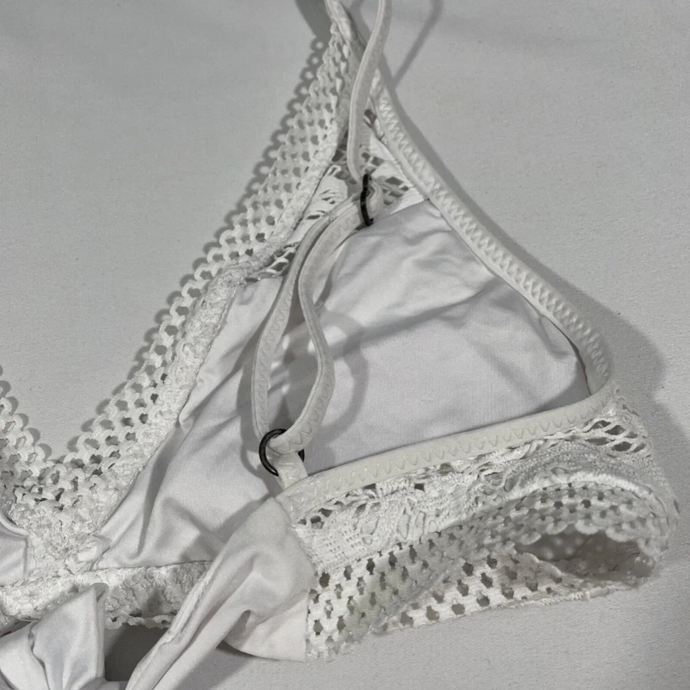 Used Becca Captured Crochet/Lace Bikini Top in White [SZ‎ Medium ]